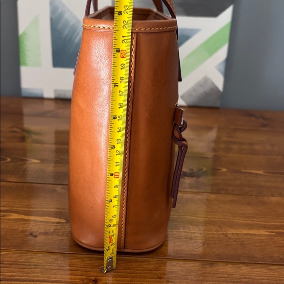 NWT Dooney & Bourke Florentine Small Charleston Shopper in Natural - Picture 13 of 14